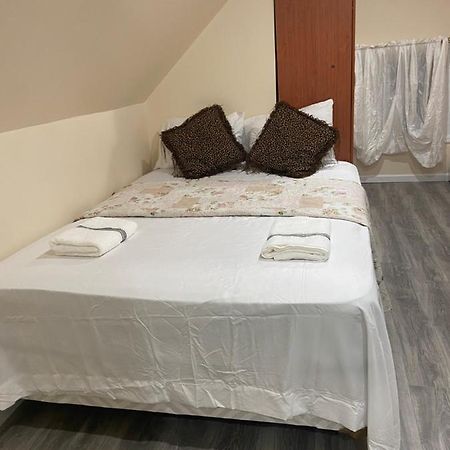 A Comfortable Room นิวยอร์ก ภายนอก รูปภาพ