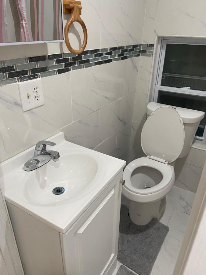 A Comfortable Room นิวยอร์ก ภายนอก รูปภาพ