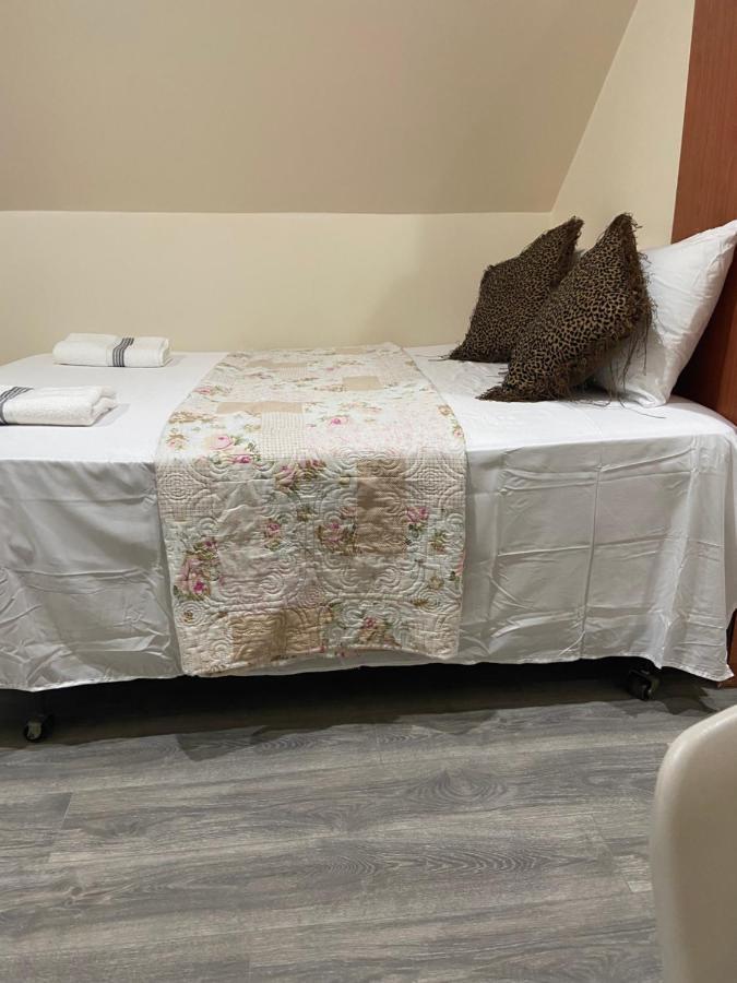 A Comfortable Room นิวยอร์ก ภายนอก รูปภาพ